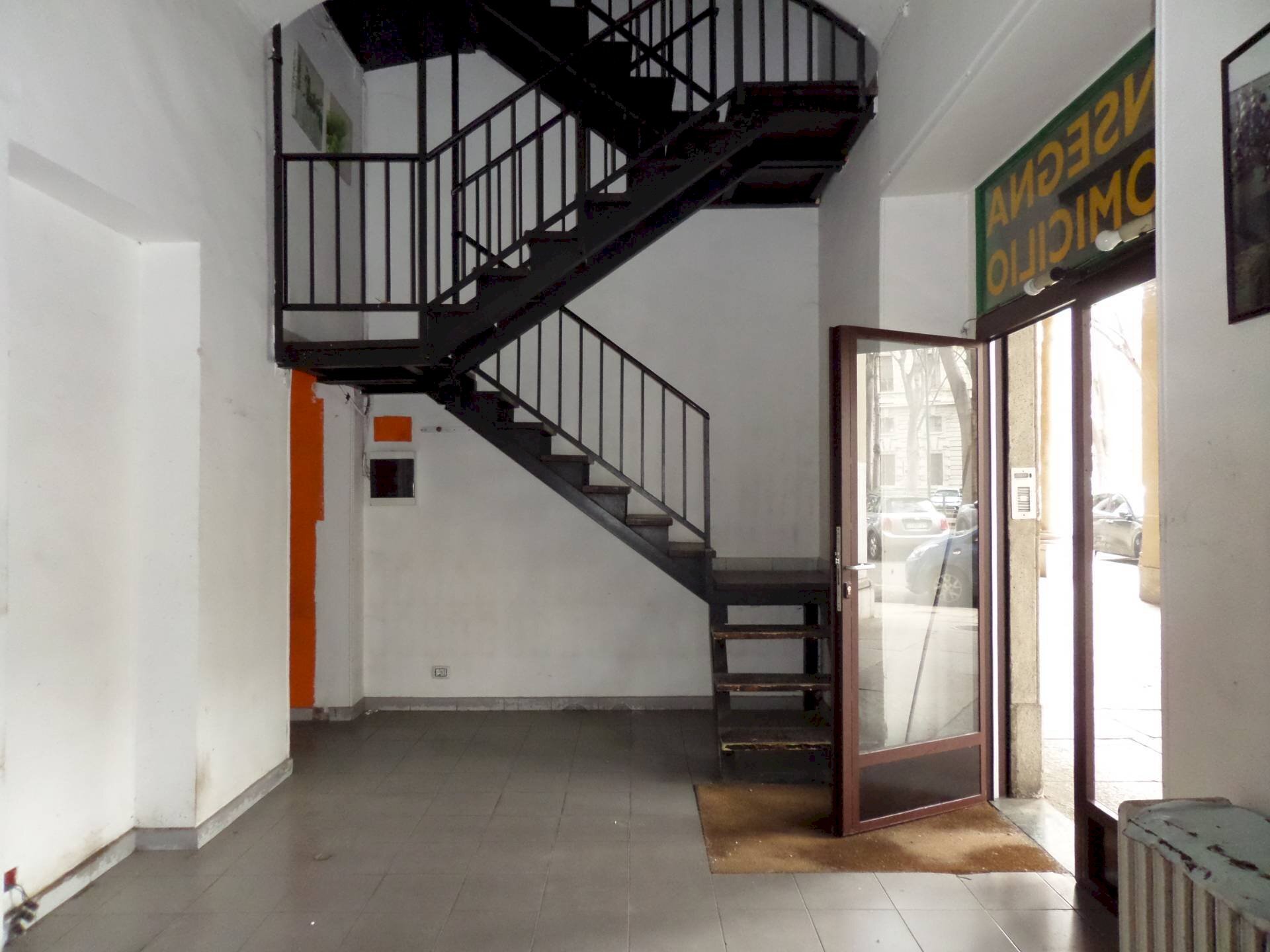 Shop Corso Vinzaglio, Torino (neighborhood Centro) - photo 3