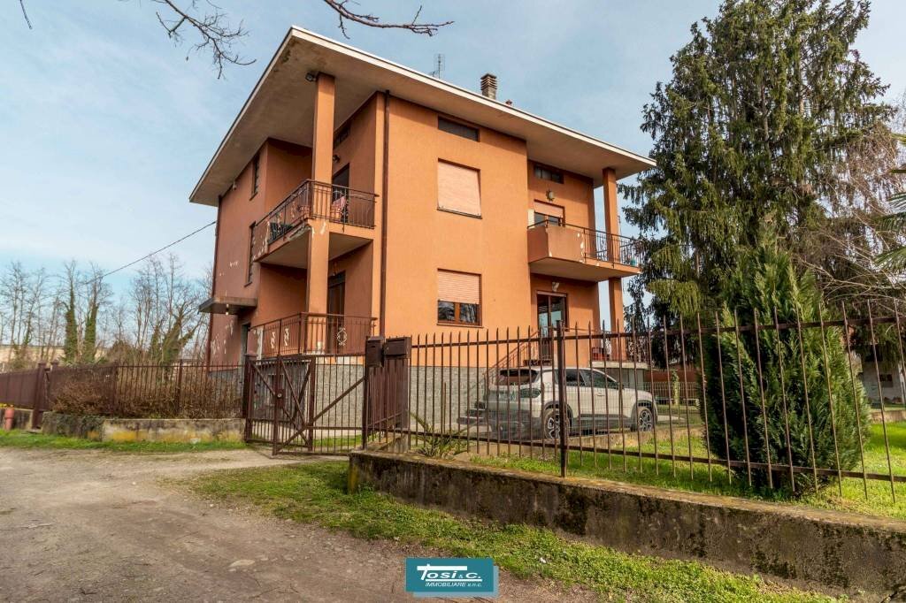 Facciata - Quadrilocale via Panighini, Borgomanero - foto 1