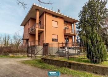 Facciata - Quadrilocale via Panighini, Borgomanero - foto 1