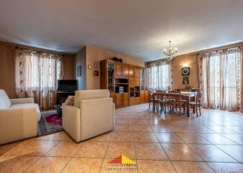 Salone - Villa strada Statale, 93, Manta - photo 8