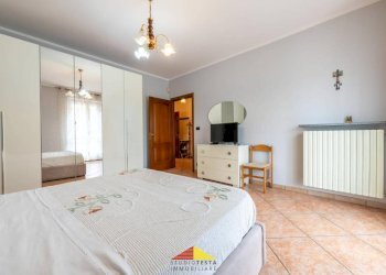 Camera da letto - Villa strada Statale, 93, Manta - photo 12