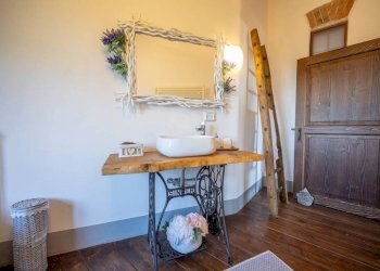 Stanza arredata - Villa Canelli - foto 7