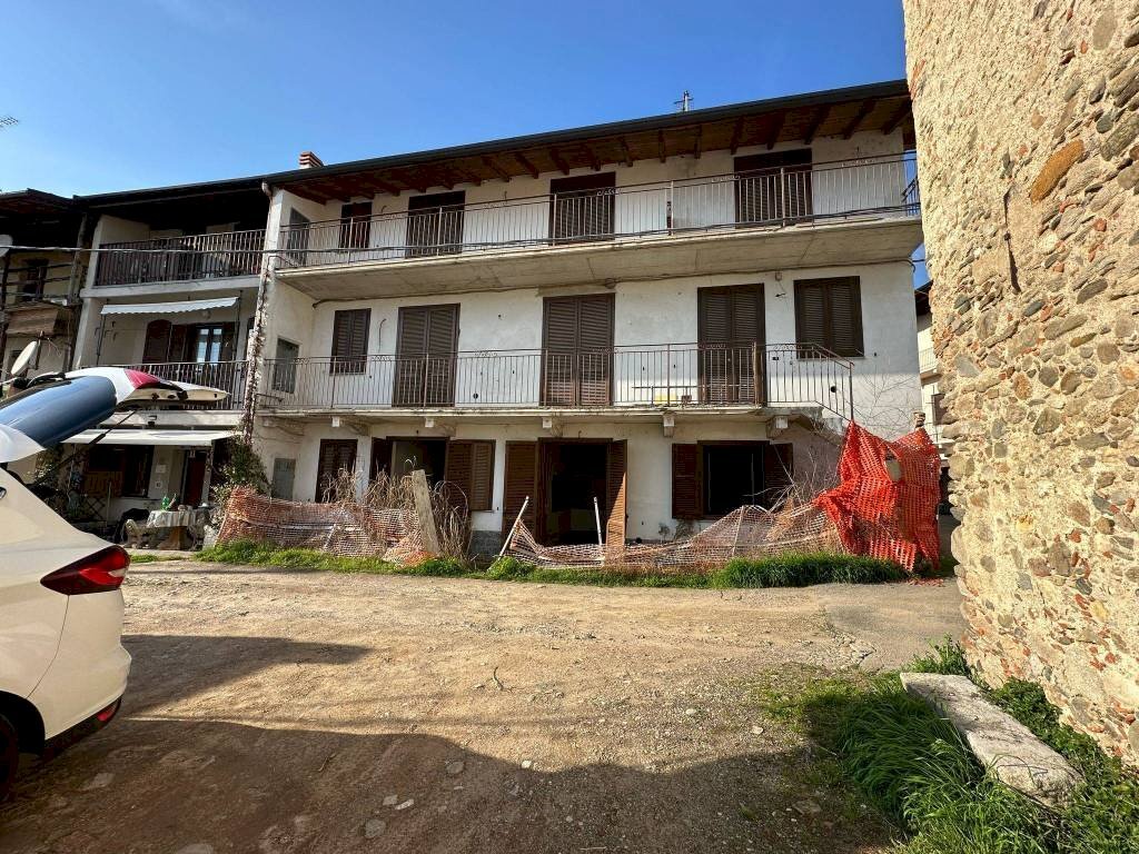 Facciata - Trilocale via Trieste, 10, Borgomanero - foto 2