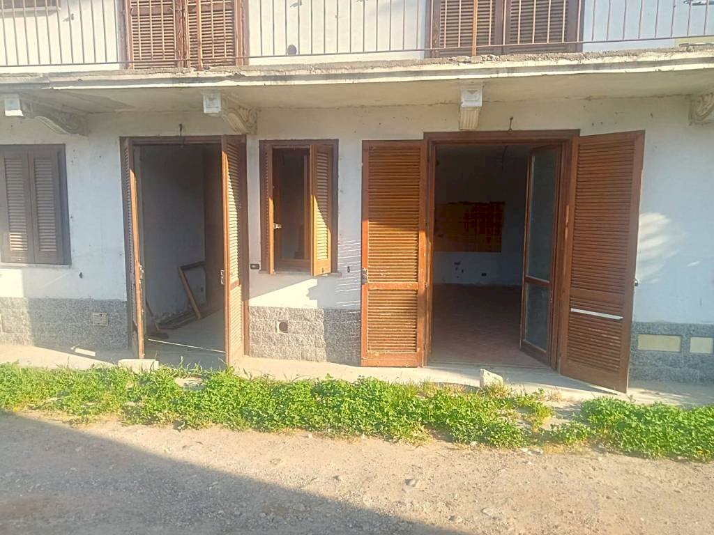 Facciata - Trilocale via Trieste, 10, Borgomanero - foto 1