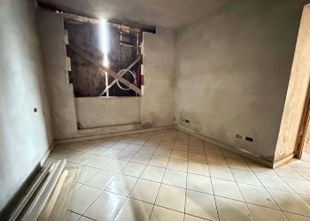 Camera da letto - Three-room apartment via Trieste, 10, Borgomanero - photo 15