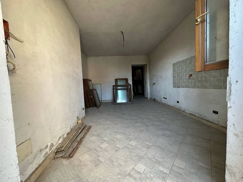 Sala da pranzo - Trilocale via Trieste, 10, Borgomanero - foto 3