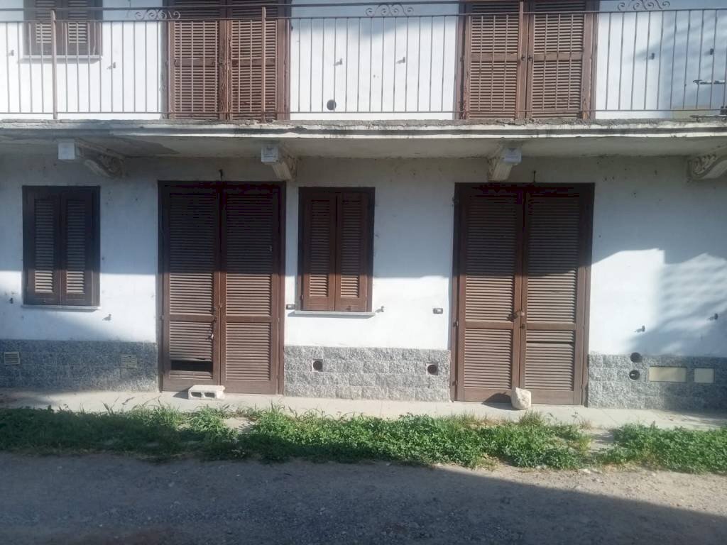 Facciata - Trilocale via Trieste, 10, Borgomanero - foto 2