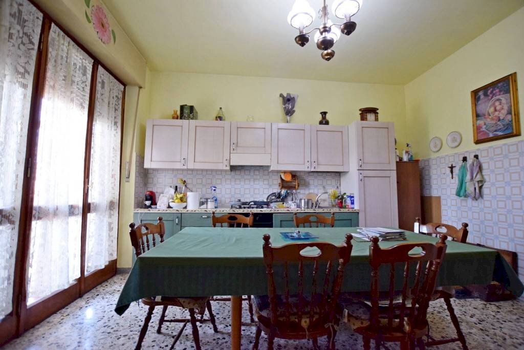 Cucina - Quadrilocale strada Statale del Colle di Nava Nord, 40, Mondovì - foto 2