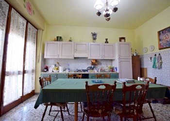 Cucina - Quadrilocale strada Statale del Colle di Nava Nord, 40, Mondovì - foto 2