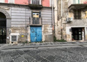 Facciata - Negozio via Università, Portici - foto 12