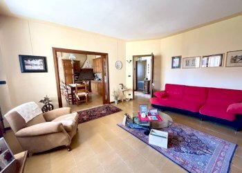 Salone - Four-room apartment corso 25 Aprile, 30, Busca - photo 2