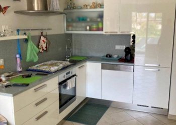 Cucina - Trilocale via Magliano, Massa - foto 2