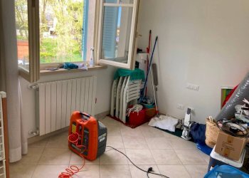 Stanza arredata - Trilocale via Magliano, Massa - foto 12