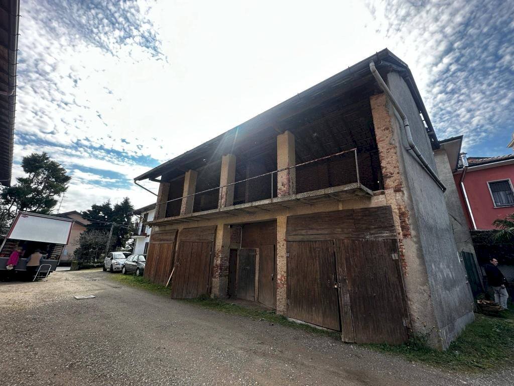 Facciata - Rustico via Padre Reginaldo Giuliani, 748, Cavaria con Premezzo - foto 2