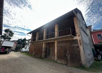 Facciata - Rustico via Padre Reginaldo Giuliani, 748, Cavaria con Premezzo - foto 1