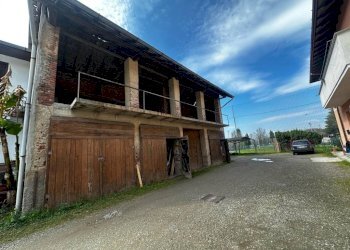 Facciata - Rustico via Padre Reginaldo Giuliani, 748, Cavaria con Premezzo - foto 25