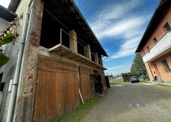 Facciata - Rustic via Padre Reginaldo Giuliani, 748, Cavaria con Premezzo - photo 23