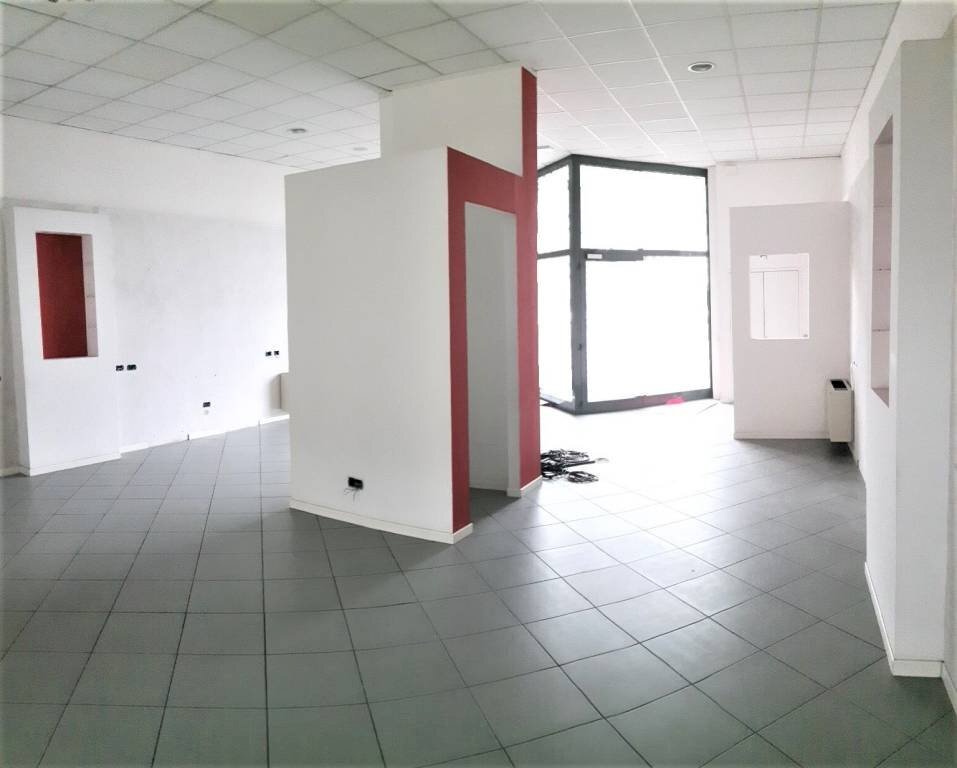Interno non residenziale - Shop via Vittorio Emanuele II, Poggio a Caiano - photo 2