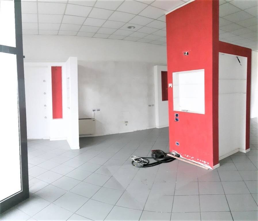 Interno non residenziale - Shop via Vittorio Emanuele II, Poggio a Caiano - photo 3