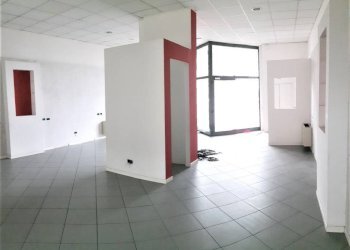 Interno non residenziale - Shop via Vittorio Emanuele II, Poggio a Caiano - photo 2