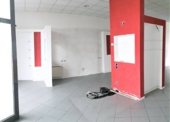 Interno non residenziale - Shop via Vittorio Emanuele II, Poggio a Caiano - photo 3