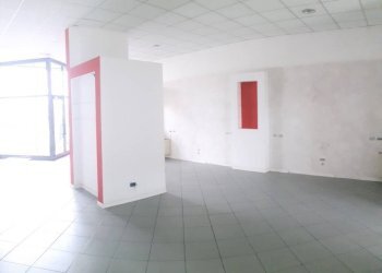 Interno non residenziale - Shop via Vittorio Emanuele II, Poggio a Caiano - photo 6