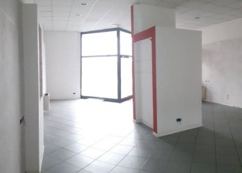 Interno non residenziale - Shop via Vittorio Emanuele II, Poggio a Caiano - photo 7