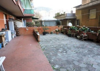 Balcone - Bilocale via del Lagaccio, 34c, Genova (zona Lagaccio) - foto 1