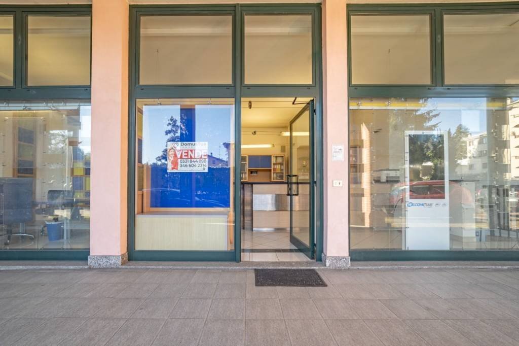 Interno non residenziale - Negozio via C. Battisti, 4, Venegono Superiore - foto 2