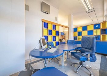 Interno non residenziale - Negozio via C. Battisti, 4, Venegono Superiore - foto 5