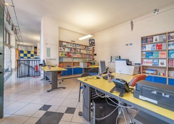 Interno non residenziale - Negozio via C. Battisti, 4, Venegono Superiore - foto 8