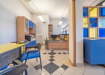 Interno non residenziale - Negozio via C. Battisti, 4, Venegono Superiore - foto 10