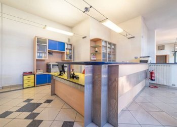 Interno non residenziale - Negozio via C. Battisti, 4, Venegono Superiore - foto 14