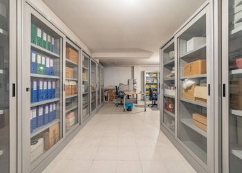 Interno non residenziale - Negozio via C. Battisti, 4, Venegono Superiore - foto 21