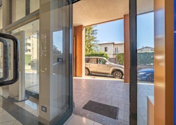 Interno palazzo - Negozio via C. Battisti, 4, Venegono Superiore - foto 24