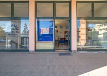 Interno non residenziale - Negozio via C. Battisti, 4, Venegono Superiore - foto 28