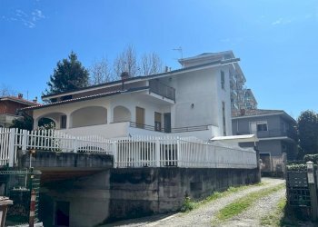 Casa indipendente Banchette - foto 1