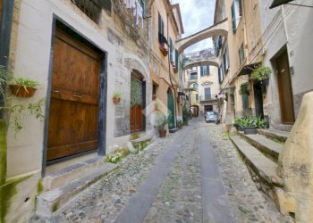 Four-room apartment Via S. Dalmazzo, Taggia - photo 3