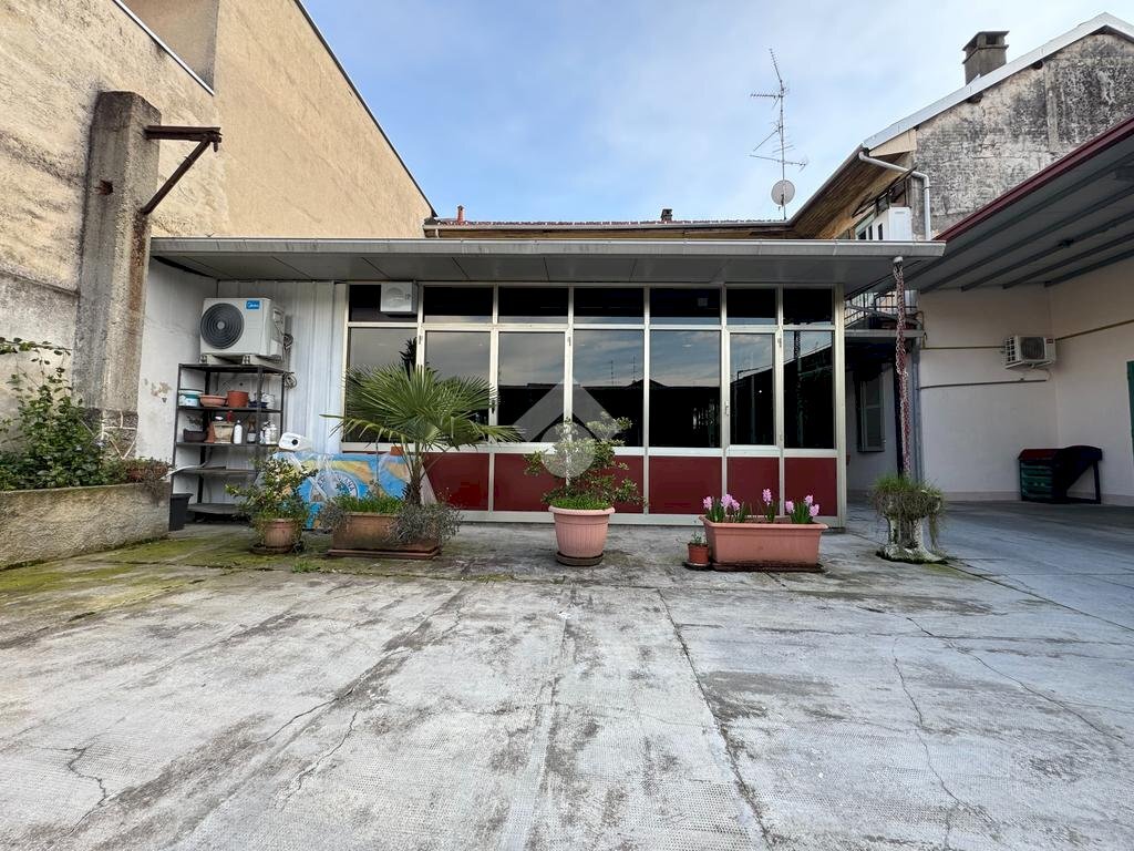 Commercial Activity Via Varallino, Galliate - photo 1