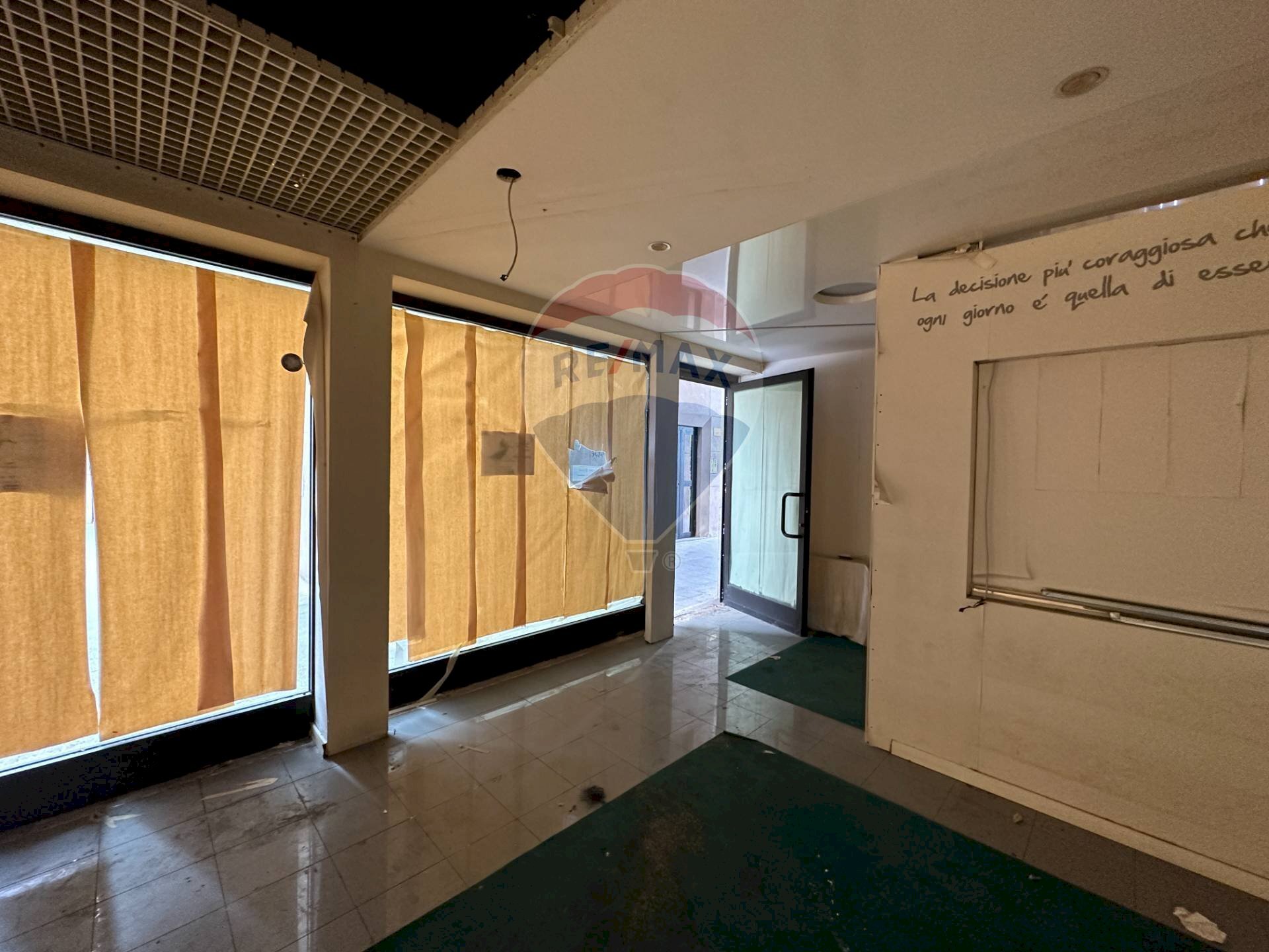 Locale Commerciale Napoli (zona Poggioreale) - foto 2