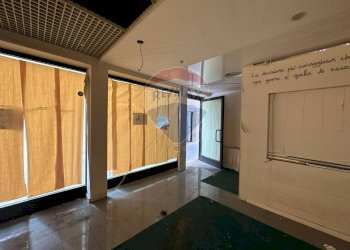 Commercial Premises Napoli (neighborhood Poggioreale) - photo 2