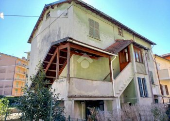 Apartment Via Giacinto Macciò, Busalla - photo 1
