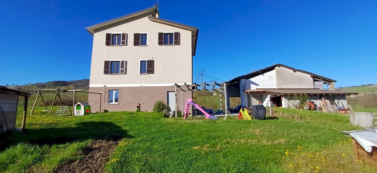 Farm Ziano Piacentino - photo 1