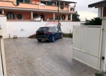 Semi-detached Villa Pomezia - photo 2