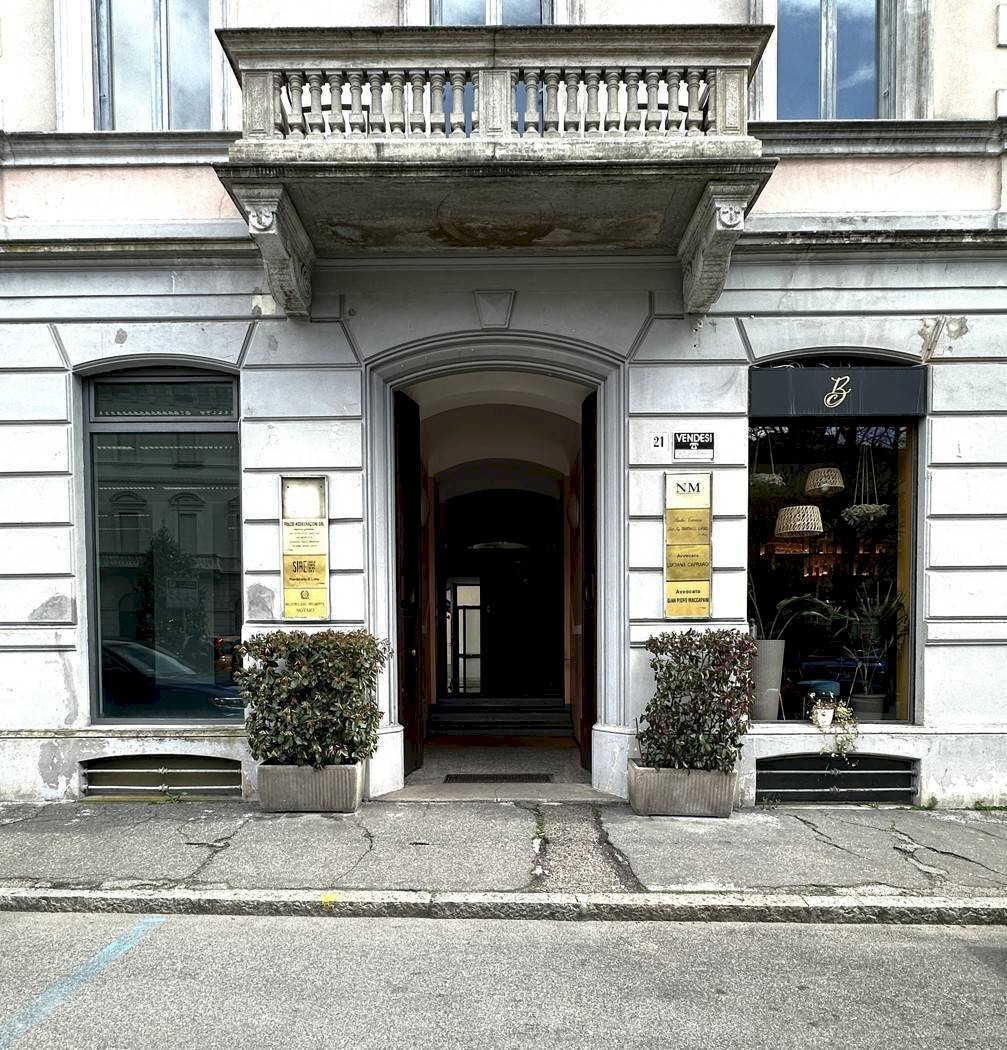 Capannone Via Vittorio Sereni, Luino - foto 1