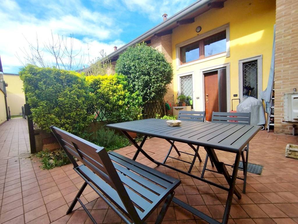 Facciata - Bilocale corso Europa, 176, Rho - foto 2