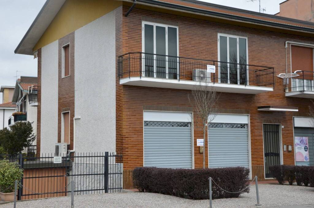 Facciata - Casa indipendente via Goffredo Mameli, 8, Lainate - foto 3