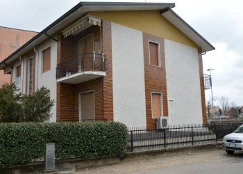 Facciata - Casa indipendente via Goffredo Mameli, 8, Lainate - foto 12