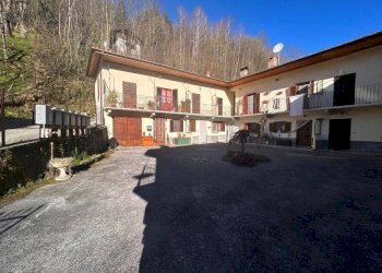 Cortile interno - Casa indipendente via Provinciale San Bartolomeo, 5, Chiusa di Pesio - foto 2