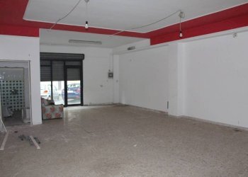 Interno non residenziale - Negozio via Ugo Foscolo, 8, Rocca Imperiale - foto 4